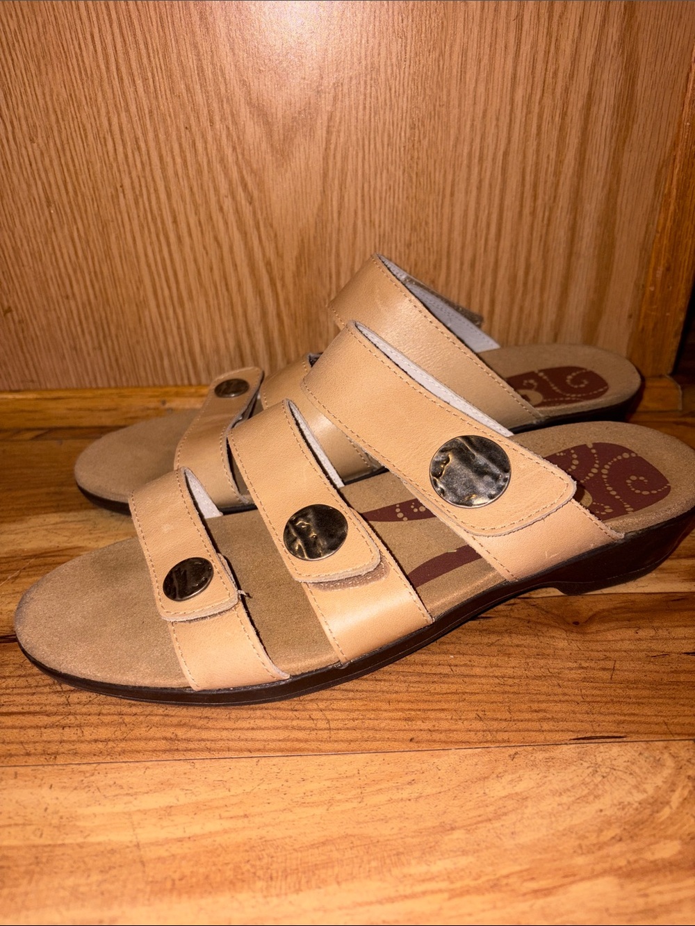 Propet ANNIKA Sandals 9-1/2 9.5 M slip on slides 3 straps adjustable medallions